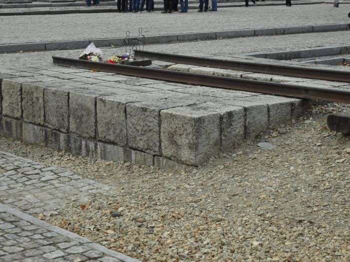 Прогулянка по концентраційному таборі Аушвіц в наші дні (40 фото)