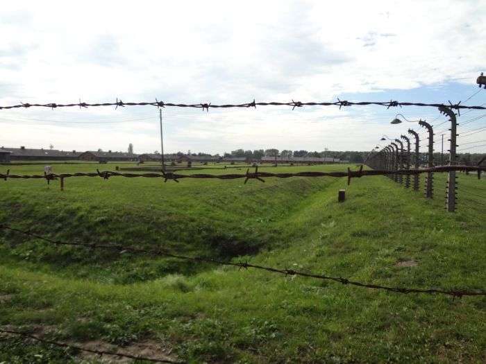 Прогулянка по концентраційному таборі Аушвіц в наші дні (40 фото)