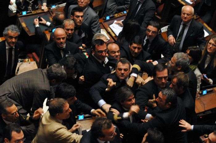 Масові бійки депутатів зі всього світу за 2012 рік (25 фото)