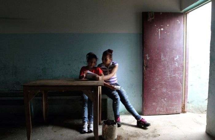Нещасні діти, виховані в тюрмах (30 фото)