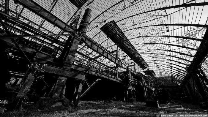 Закинутий промисловий завод ім. Куйбишева (32 фото)