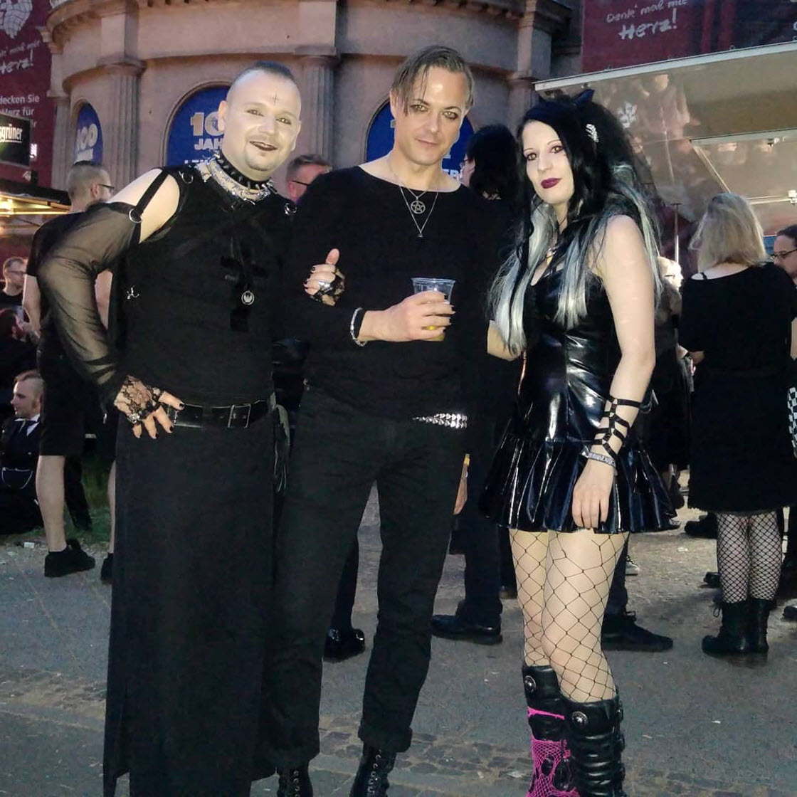 Вампиры и прочая нечисть собрались в Германии праздник,фестиваль,вампиры,вурдулаки,Германия,косплей,костюмы,наряды,нечисть,фестиваль