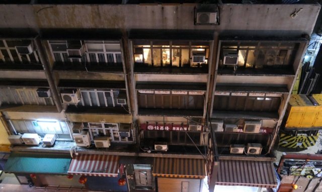 Как выглядит бюджетное жилье в центре Гонконга Интересное