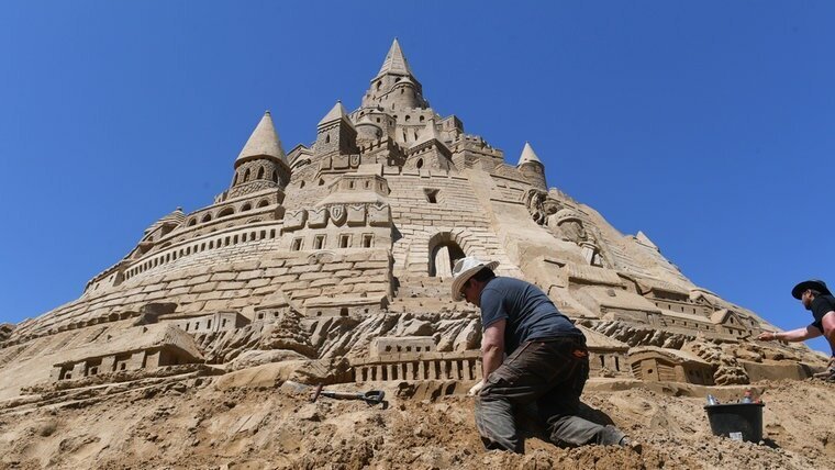В Германии построили самый высокий в мире замок из песка   Интересное
