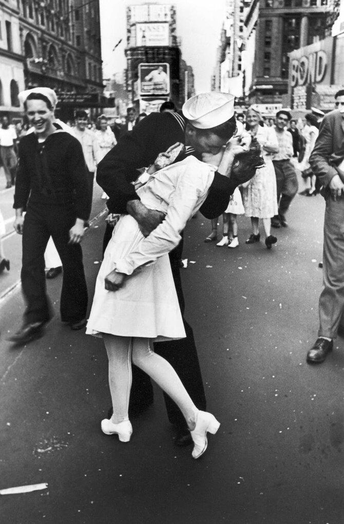 Истории самых известных фотографий 20 века: Победный поцелуй   Интересное