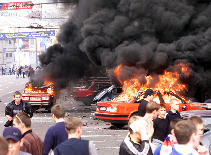 Из истории Москвы: 17 лет назад футбольные фанаты разгромили Манежную площадь Интересное